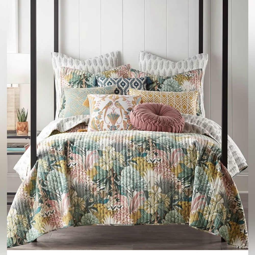 NWOT Levtex Home - Ashika Full/Queen Quilt Set -Quilt and Two Shams